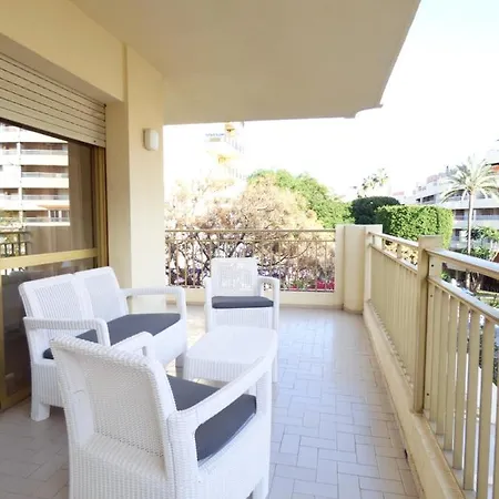Center Luxury - Eaw Homes Apartment