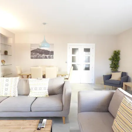 Center Luxury - Eaw Homes Apartment